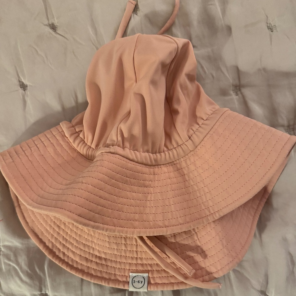 Girls swim and sun hat - size 3 to 6